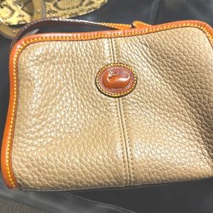🌟 Rare Find: Vintage 90’s Dooney & Bourke Brown Leather Bag